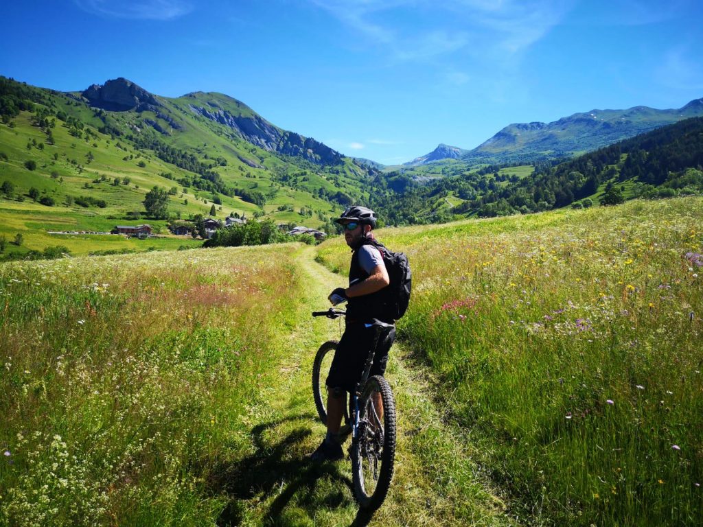 La Navelotte Rando VTT Naves Maison de la Montagne Domaine nordique Location et encadrement en VTTAE